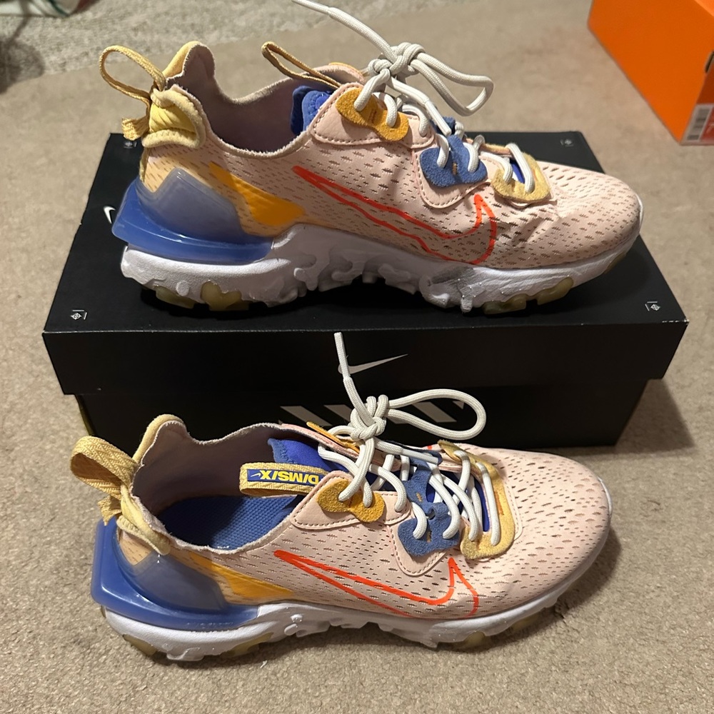 Women’s Nike NSW React Vision size 7.5